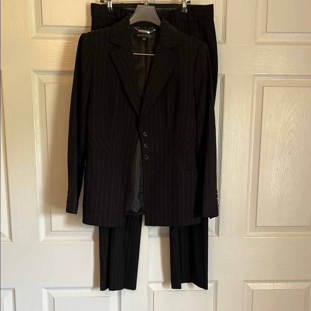 Anne Klein Black Suit Timeless Design